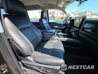2023 Ford Super Duty F-350 Lariat Crew Cab Long Bed - zdjęcie 18 z 23 - miniatura