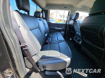 2023 Ford Super Duty F-350 Lariat Crew Cab Long Bed - zdjęcie 16 z 23 - miniatura