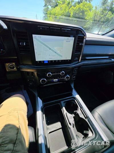 2023 Ford Super Duty F-350 Lariat Crew Cab Long Bed - zdjęcie 10 z 23 - miniatura