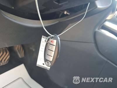 2019 Nissan Kicks SR - zdjęcie 8 z 31 - miniatura