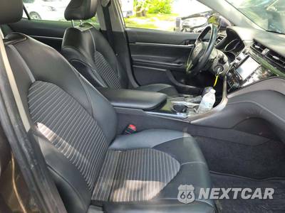 2020 Toyota Camry SE - zdjęcie 18 z 26 - miniatura