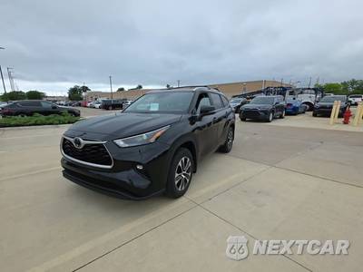2023 Toyota Highlander XLE - zdjęcie 1 z 22 - miniatura