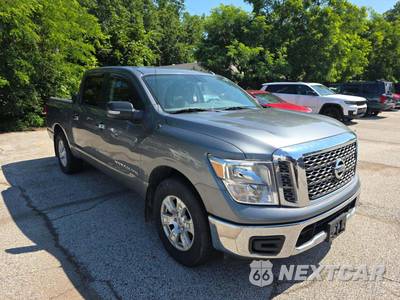 2018 Nissan TITAN SV Crew Cab Short Bed - zdjęcie 4 z 25 - miniatura