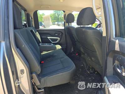 2018 Nissan TITAN SV Crew Cab Short Bed - zdjęcie 16 z 25 - miniatura
