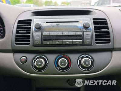 2005 Toyota Camry LE - zdjęcie 7 z 30 - miniatura