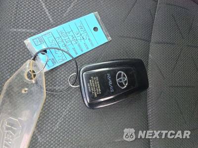 2024 Toyota RAV4 XLE - zdjęcie 8 z 27 - miniatura