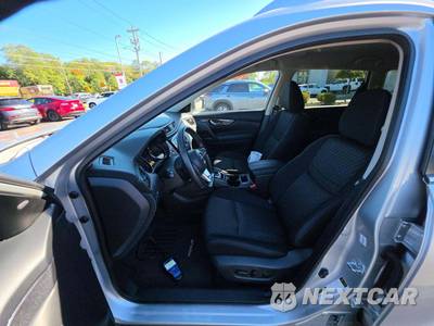 2018 Nissan Rogue SV - zdjęcie 6 z 32 - miniatura