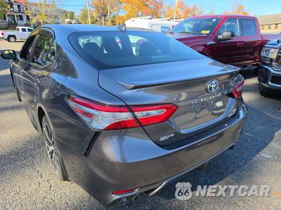 2020 Toyota Camry Hybrid SE - zdjęcie 2 z 27 - miniatura