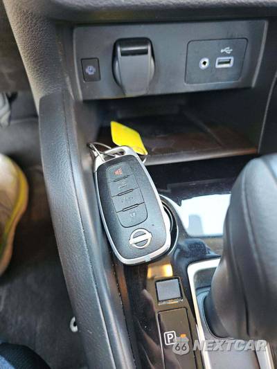 2025 Nissan Versa SV - zdjęcie 5 z 18 - miniatura