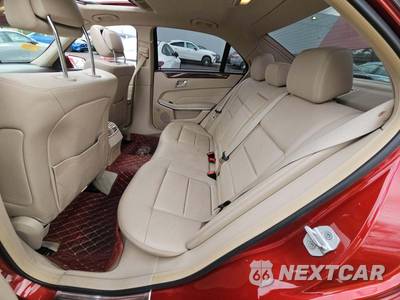 2016 Mercedes-Benz E 350 Sport 4MATIC Sedan - zdjęcie 13 z 32 - miniatura