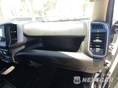 2019 Ram 1500 Tradesman Extended Cab Medium Bed - zdjęcie 19 z 37 - miniatura