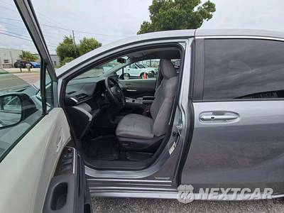 2022 Toyota Sienna LE 8-Passenger 120.5" WB - zdjęcie 6 z 23 - miniatura