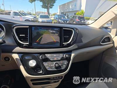 2022 Chrysler Pacifica Touring L 121.6" WB - zdjęcie 10 z 24 - miniatura