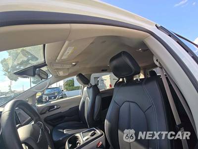 2024 Chrysler Pacifica Touring L 121.6" WB - zdjęcie 11 z 21 - miniatura