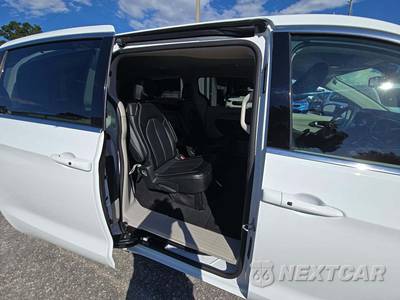 2024 Chrysler Pacifica Touring L 121.6" WB - zdjęcie 17 z 21 - miniatura