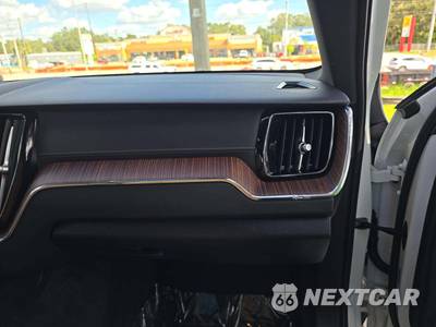 2025 Volvo XC60 B5 Ultra - zdjęcie 19 z 20 - miniatura