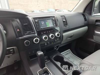 2018 Toyota Sequoia SR5 - zdjęcie 10 z 25 - miniatura