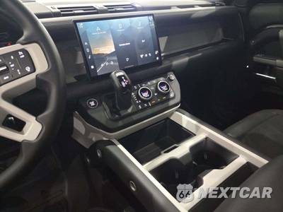 2025 Land Rover Defender 110 X-Dynamic SE - zdjęcie 10 z 20 - miniatura