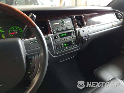 2010 Lincoln Town Car Signature Limited - zdjęcie 10 z 22 - miniatura