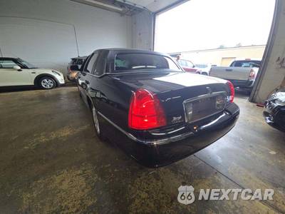 2010 Lincoln Town Car Signature Limited - zdjęcie 2 z 22 - miniatura