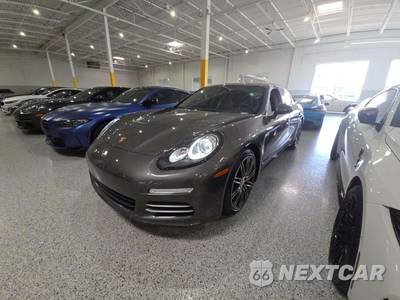 2016 Porsche Panamera 4 Edition