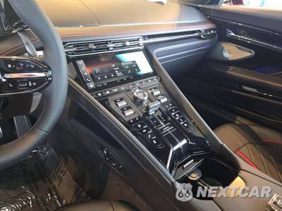 2026 Aston Martin DB12 S Coupe - zdjęcie 10 z 21 - miniatura