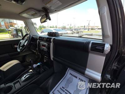 2014 Toyota FJ Cruiser w/Rear Doors - zdjęcie 19 z 24 - miniatura