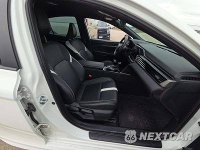 2025 Toyota Camry SE - zdjęcie 18 z 23 - miniatura