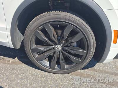 2021 Volkswagen Tiguan SE R-Line Black - zdjęcie 24 z 25 - miniatura