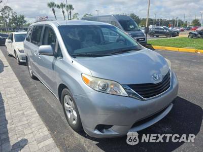 2014 Toyota Sienna LE 8-Passenger 119.3" WB - zdjęcie 4 z 27 - miniatura