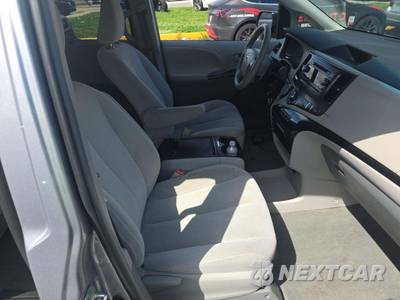 2014 Toyota Sienna LE 8-Passenger 119.3" WB - zdjęcie 19 z 27 - miniatura