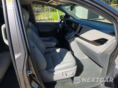 2015 Toyota Sienna XLE 8-Passenger 119.3" WB - zdjęcie 19 z 27 - miniatura