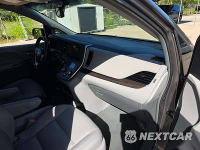 2015 Toyota Sienna XLE 8-Passenger 119.3" WB - zdjęcie 20 z 27 - miniatura