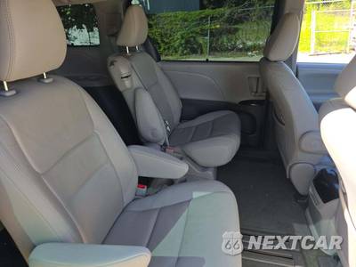 2015 Toyota Sienna XLE 8-Passenger 119.3" WB - zdjęcie 17 z 27 - miniatura
