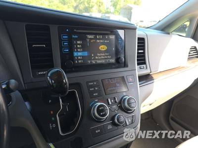 2015 Toyota Sienna XLE 8-Passenger 119.3" WB - zdjęcie 10 z 27 - miniatura