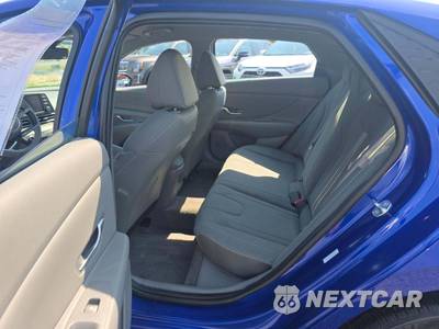 2025 Hyundai Elantra SEL Sport - zdjęcie 13 z 23 - miniatura