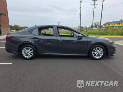 2025 Toyota Camry LE - zdjęcie 4 z 25 - miniatura