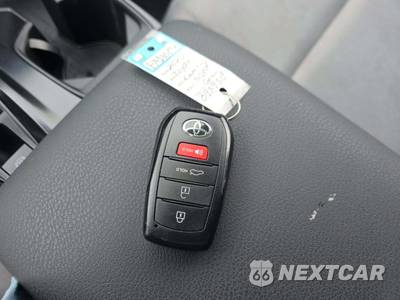 2025 Toyota Camry LE - zdjęcie 8 z 25 - miniatura
