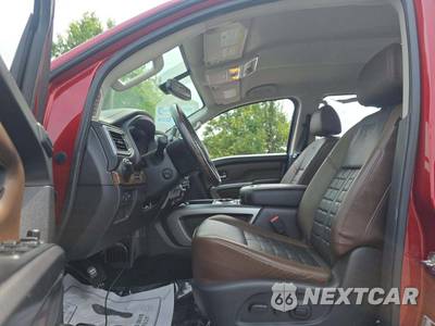 2019 Nissan TITAN Platinum Reserve Crew Cab Short Bed - zdjęcie 6 z 27 - miniatura