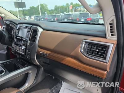 2019 Nissan TITAN Platinum Reserve Crew Cab Short Bed - zdjęcie 19 z 27 - miniatura