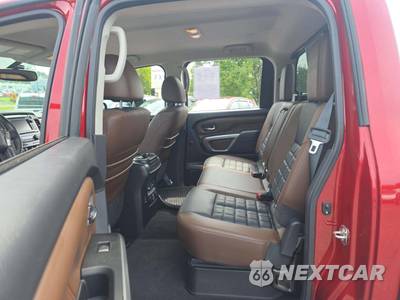 2019 Nissan TITAN Platinum Reserve Crew Cab Short Bed - zdjęcie 13 z 27 - miniatura