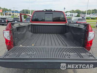 2019 Nissan TITAN Platinum Reserve Crew Cab Short Bed - zdjęcie 14 z 27 - miniatura