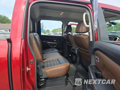 2019 Nissan TITAN Platinum Reserve Crew Cab Short Bed - zdjęcie 16 z 27 - miniatura