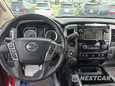 2019 Nissan TITAN Platinum Reserve Crew Cab Short Bed - zdjęcie 10 z 27 - miniatura