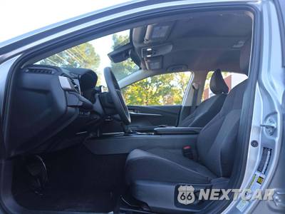 2025 Toyota Camry LE - zdjęcie 6 z 26 - miniatura