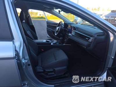 2025 Toyota Camry LE - zdjęcie 18 z 26 - miniatura