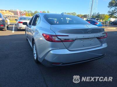 2025 Toyota Camry LE - zdjęcie 2 z 26 - miniatura