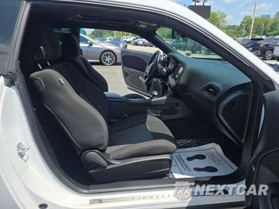 2023 Dodge Challenger SXT - zdjęcie 18 z 23 - miniatura