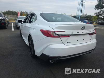2025 Toyota Camry SE - zdjęcie 2 z 26 - miniatura