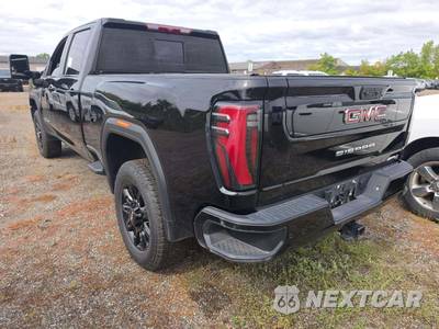 2026 GMC Sierra 2500HD AT4 Crew Cab Medium Bed - zdjęcie 2 z 21 - miniatura